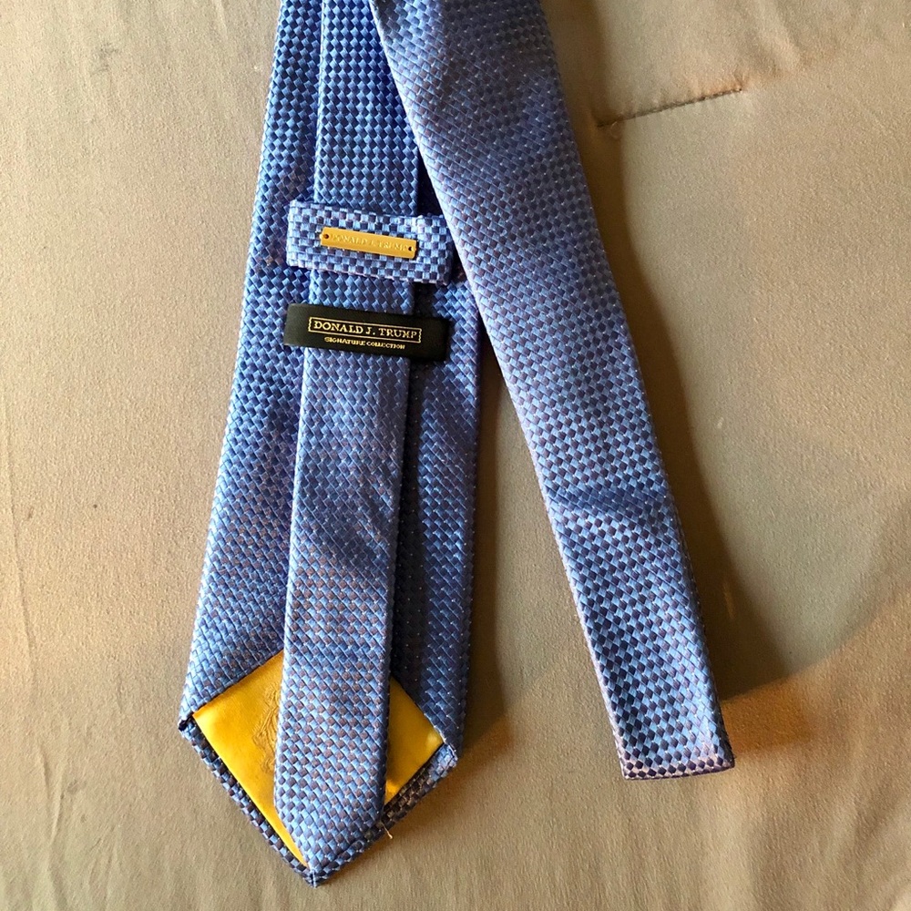 Donald Trump blue tie !